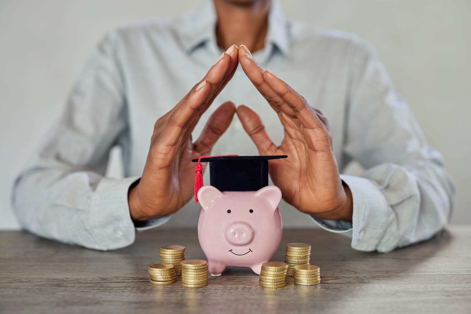 Student loan and money savings for university